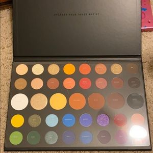 Morphe Makeup - James Charles morphe pallete Morphe Makeup - James Charles morphe pallete